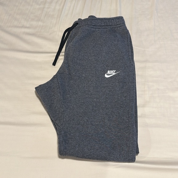 Nike, Size Medium, Grey - Picture 3 of 8
